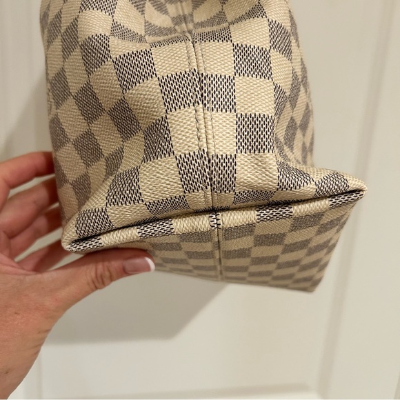 Excellent Condition!  Louis Vuitton Graceful in Damier Azur pattern. - Picture 12 of 15